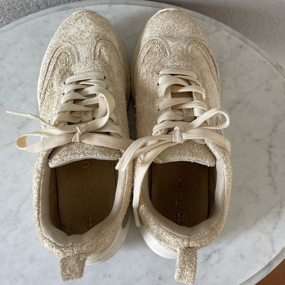 Tory Burch Good Luck‎ Logo Trainer in Textured Ivory - Picture 4 of 12